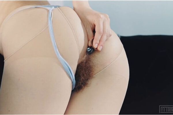 Mischa Wren - hot hairy bush  masturbation