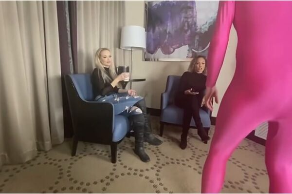 Goddess Draya Public Femdom - Pink pansy