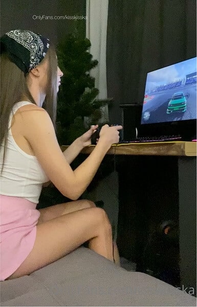 KissKisska Gamer Girl - Vaginal sex insted of racing game