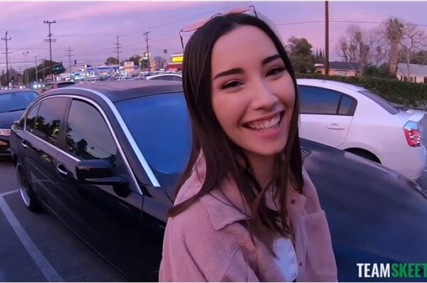 Aria Lee porn 2022 – Young Girl Flashing At The Theme Park