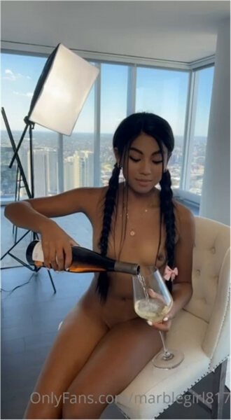 marblegirl817 onlyfans - Nude girl cooking