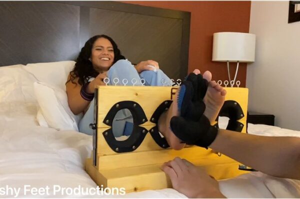 Slavegirl Sonya Tickling Audition - Flashy Feet Production