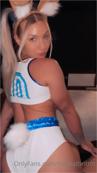 Therealbrittfit onlyfans - Sucking and fucking with anal plug