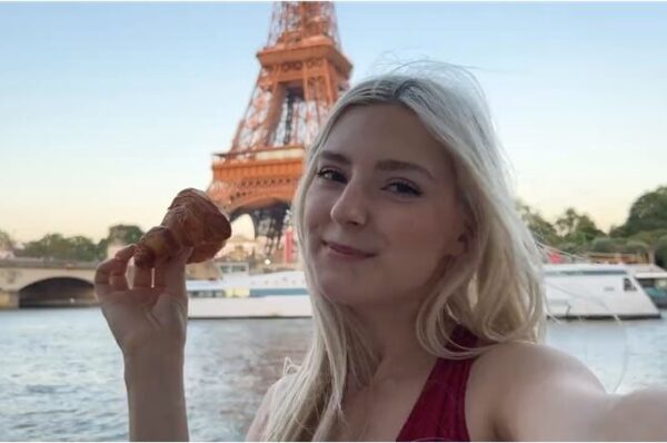 Eva Elfie amateur sex with random guy in Paris