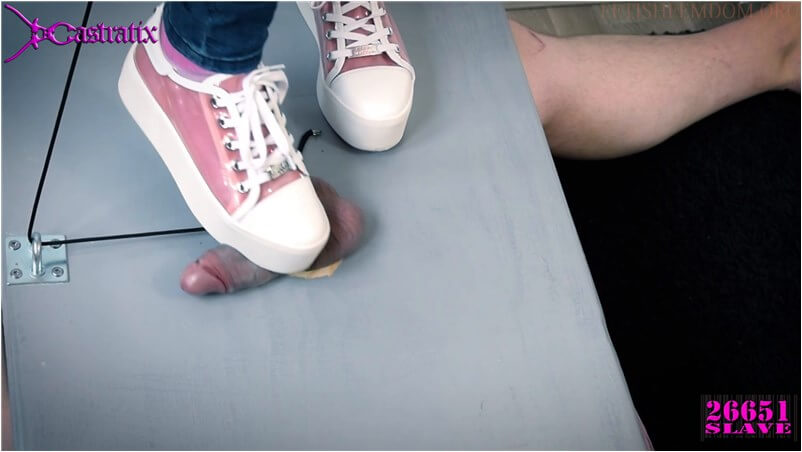 Mistress Urnom Balls Trampling In Skechers