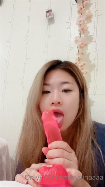 babiebeezz video, asian girl blows red dildo